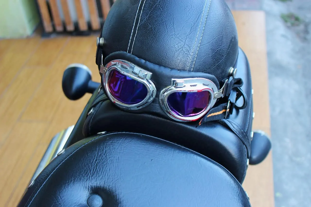 motorbike goggles black helmet