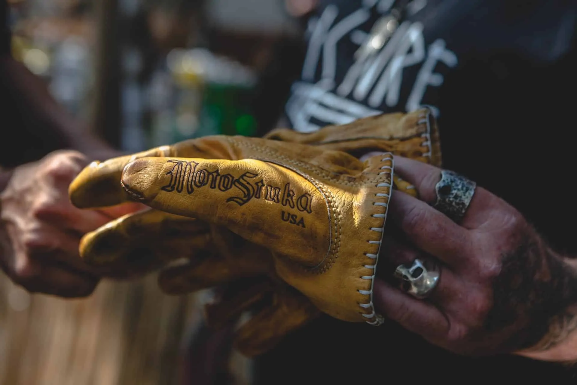 hands cleaning gloves