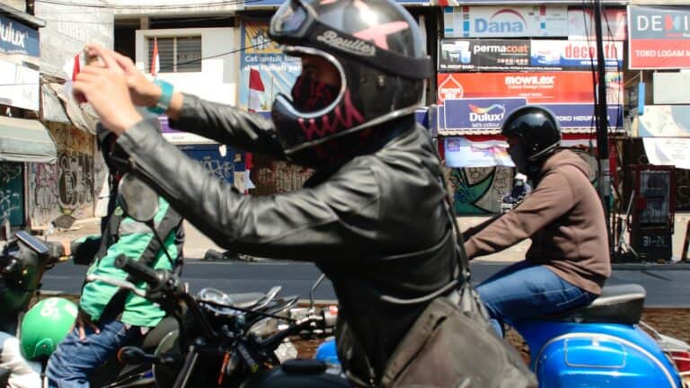 How To Stretch A Motorcycle Helmet & Make it Fit Great