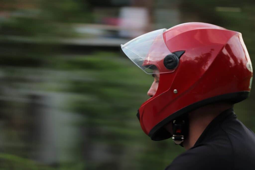 How To Strap A Motorcycle Helmet – Explained